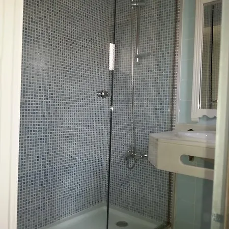 Celo Garden בית הארחה 2*