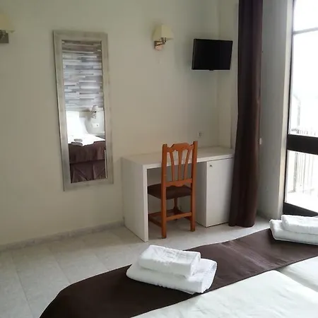 Celo Garden בית הארחה 2*